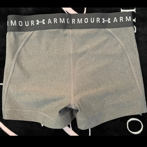 Under Armour HeatGear Shorts - Picture 2 of 2